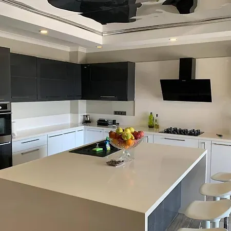 Bodrum Kadikalesi Oezel Havuzlu 5+1 Kiralik Villa