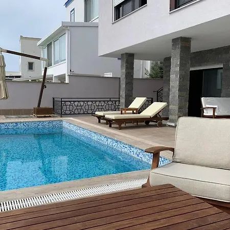 Вилла Bodrum Kadikalesi Oezel Havuzlu 5+1 Kiralik Villa Бодрум