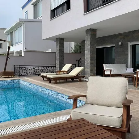 Bodrum Kadikalesi Oezel Havuzlu 5+1 Kiralik Villa * Bodrum